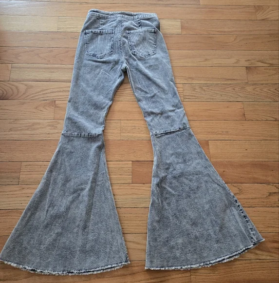 Women's Gray Flared Jeans - Picture 2 of 3